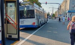 Atenție, circulația troleibuzelor pe bulevardul Renașterii Naționale este afectată. Ce s-a întâmplat