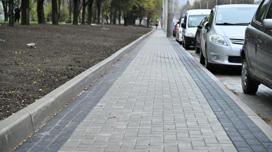 Aproape două milioane de lei pentru 1 km de trotuar reparat. AND anunță licitație publică
