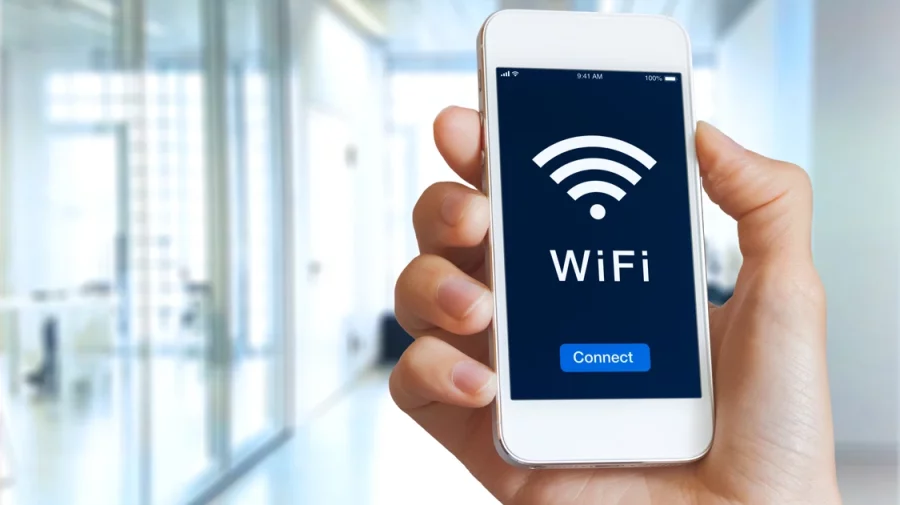 Wi-Fi-ul gratuit din aeroporturi și hoteluri te poate costa mult. Cum pot fi furate parolele și datele bancare