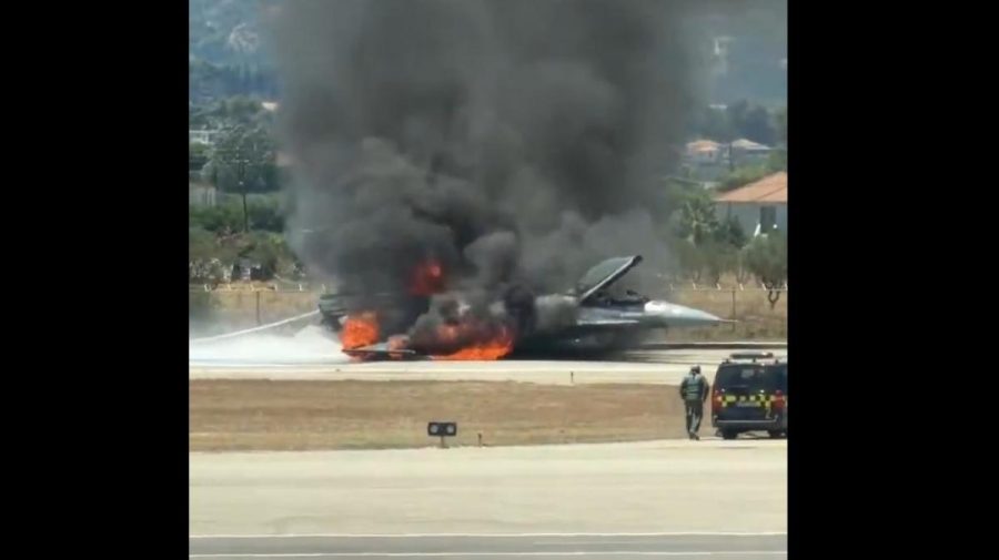 Un avion de vânătoare grecesc F-16 s-a prăbușit pe un aeroport aglomerat din Zakynthos