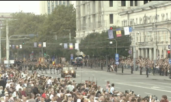 Parada Independenței s-a încheiat! VIDEO cu peste 2000 de militari și sute de unități de tehnică care au traversat PMAN