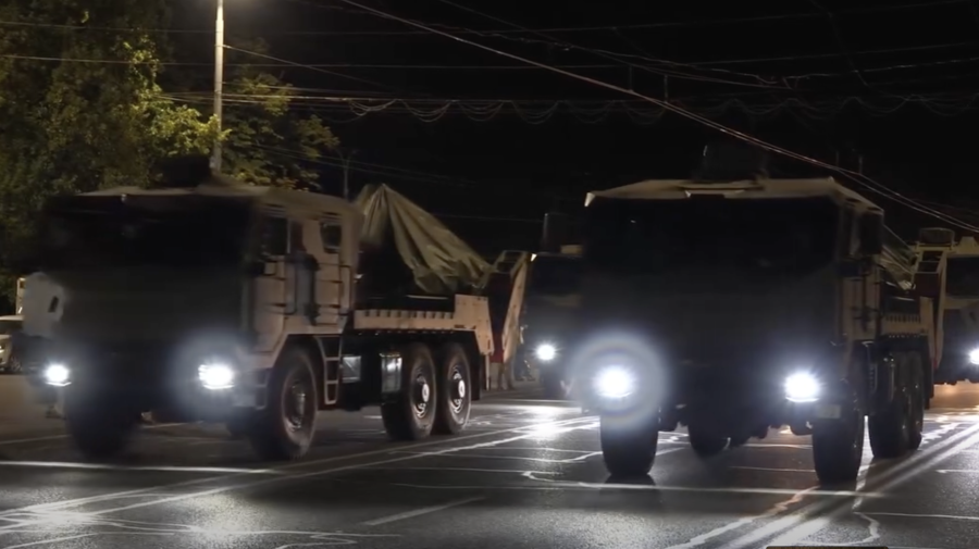Tehnica militară și zeci de ofițeri, scoși aseară în PMAN. VIDEO de la repetiția înainte de parada Independenței
