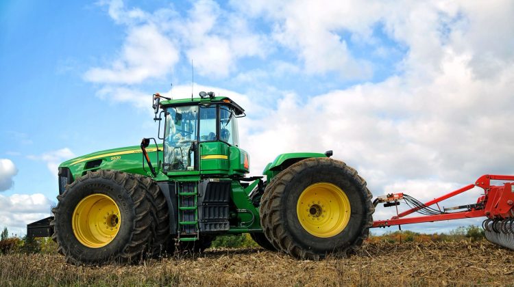 Bărbat din Hîncești, trimis după gratii, după ce a promis un permis de tractorist în schimbul a 1 200 de euro