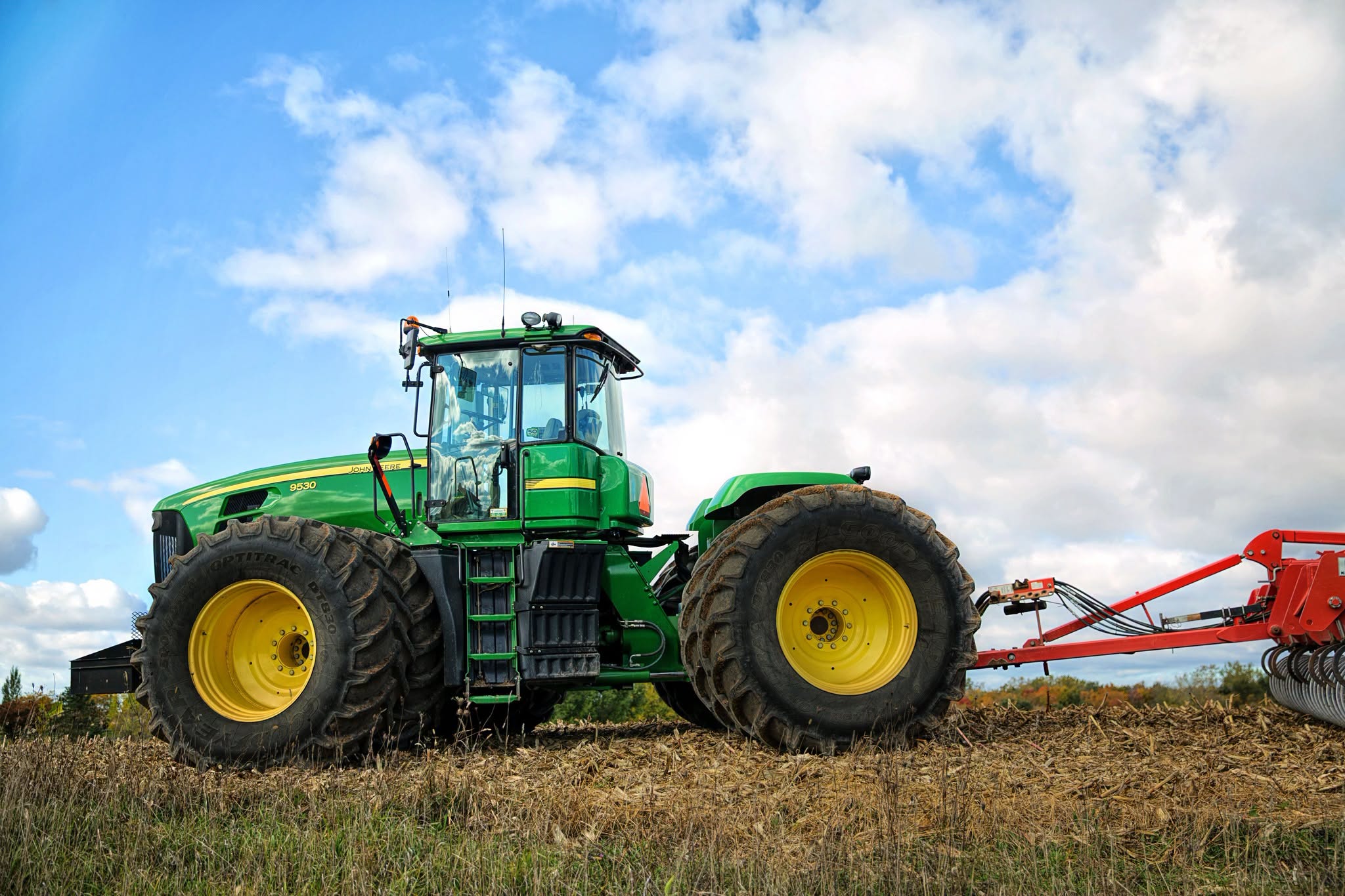 Bărbat din Hîncești, trimis după gratii, după ce a promis un permis de tractorist în schimbul a 1 200 de euro