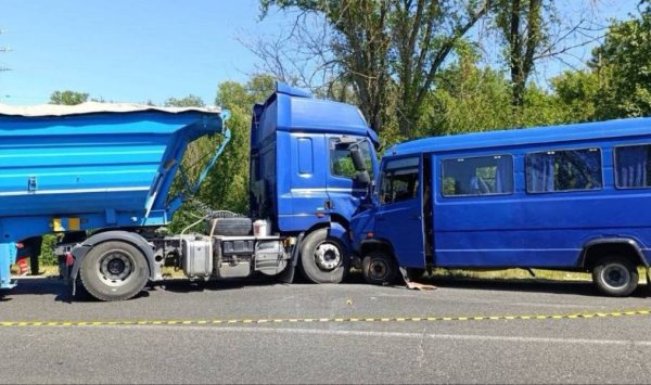 Noi detalii despre accidentul violent de la Ungheni: 15 pasageri, transportați la spital