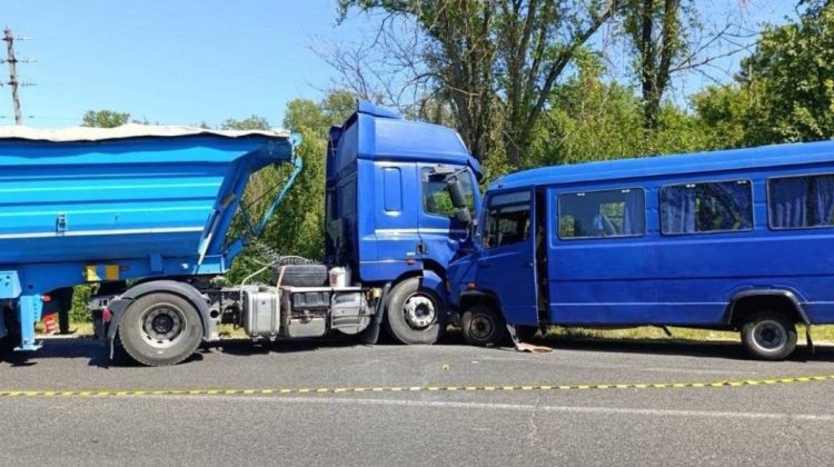 Noi detalii despre accidentul violent de la Ungheni: 15 pasageri, transportați la spital
