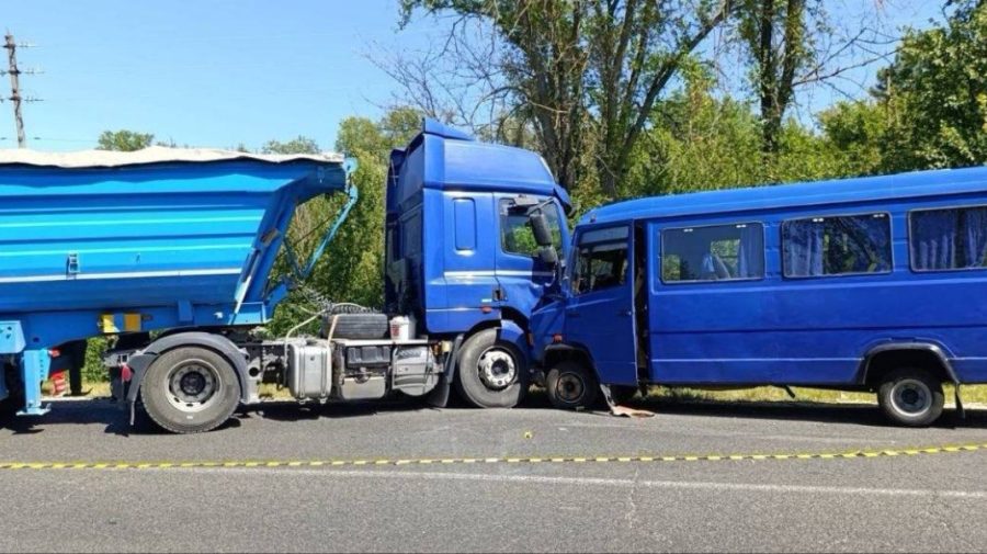 Noi detalii despre accidentul violent de la Ungheni: 15 pasageri, transportați la spital