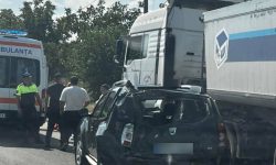 Un automobil a fost lovit de un camion la Măgdăcești: Cum s-a produs accidentul