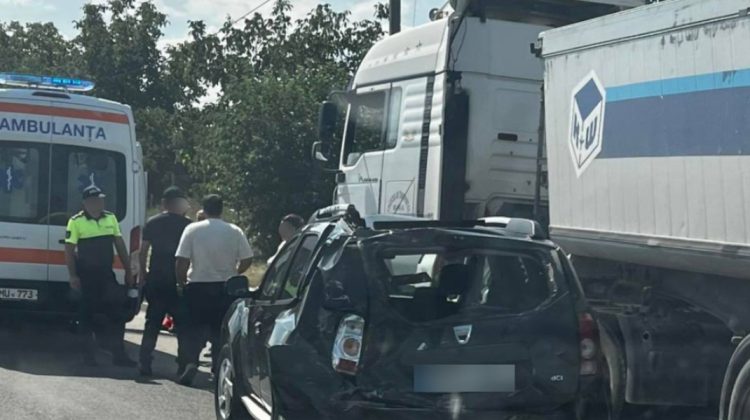 Un automobil a fost lovit de un camion la Măgdăcești: Cum s-a produs accidentul