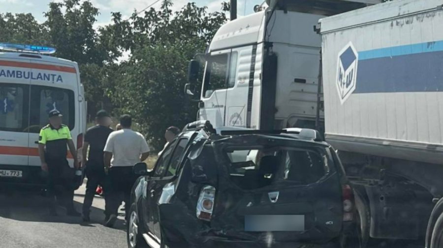 Un automobil a fost lovit de un camion la Măgdăcești: Cum s-a produs accidentul
