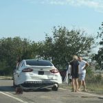 FOTO O șoferiță a pierdut controlul volanului și a lovit patru mașini. Sunt răniți, printre care un copil