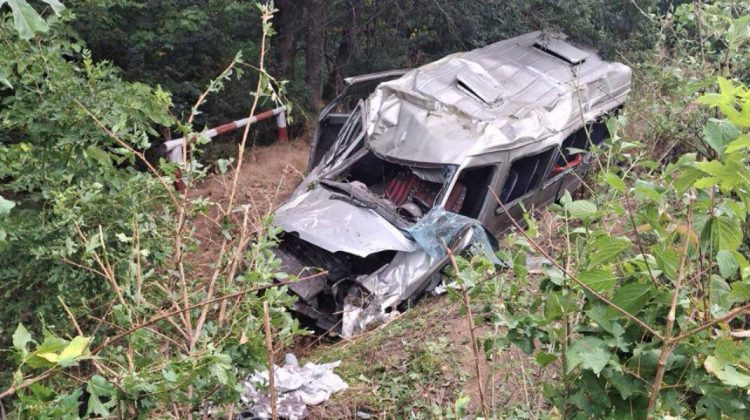 Șoferița care ar fi provocat accidentul grav de la Strășeni, soldat cu un mort și 15 răniți, a fost reținută