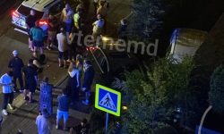 Cu permisul suspendat și beat la volan: un tânăr de 22 de ani, reținut după un accident