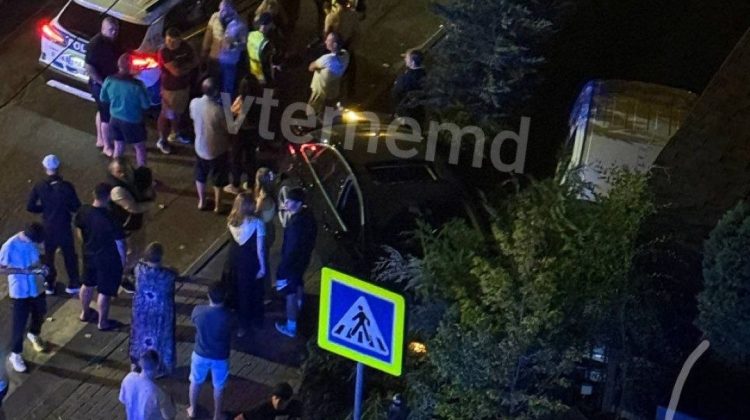 Cu permisul suspendat și beat la volan: un tânăr de 22 de ani, reținut după un accident