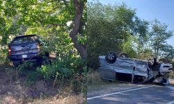 VIDEO Două mașini s-au lovit violent în raionul Anenii Noi. Unul dintre autovehicule s-a răsturnat