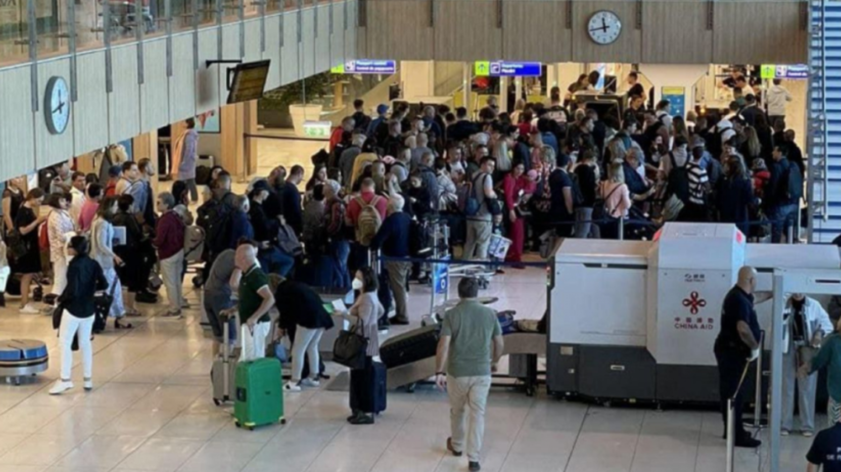Cine are prioritate la controlul de securitate pe Aeroportul Chișinău: Recomandări pentru pasageri