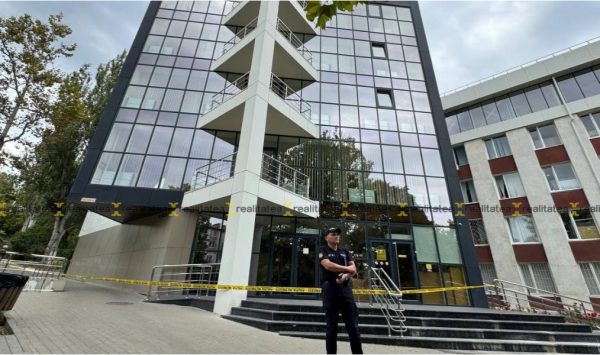 Alerta cu bombă de la Curtea de Apel Chișinău: Obiecte suspecte, găsite lângă un tomberon