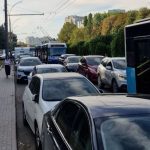 FOTO Accident rutier pe strada Teilor! Circulația troleibuzelor din zonă este afectată