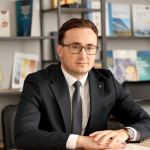 Un nou secretar general la Ministerului Energiei. Premierul Tofan: „Am citit zece secunde CV-ul, foarte impresionant”