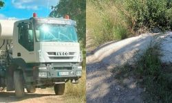 VIDEO Șoferul unei autobetoniere – surprins deversând resturi de beton direct pe sol, la Leova. Reacția primarului