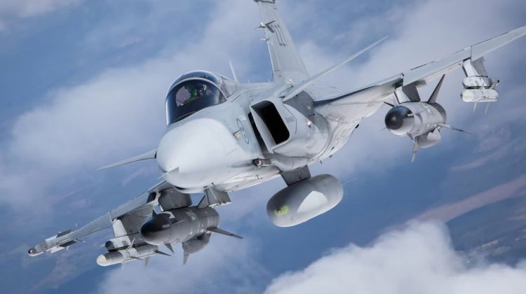 Un avion militar s-a prăbușit în Ungaria. Ministrul Apărării se deplasează de urgență la locul accidentului