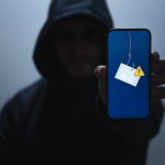 S-a dat drept polițist și a solicitat bani de la o femeie. Un tânăr, condamnat la 6 ani de închisoare