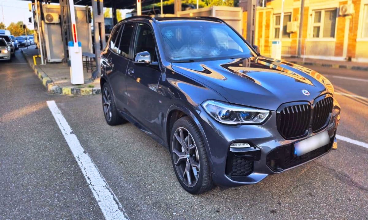 FOTO, VIDEO Un bărbat a cumpărat în Moldova BMW de 60.000 de euro. Ce a aflat la vamă l-a lăsat fără cuvinte