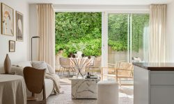 Tendințe în design interior 2026: Cum transformă ferestrele panoramice și ușile glisante aspectul unui living