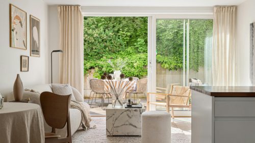 Tendințe în design interior 2026: Cum transformă ferestrele panoramice și ușile glisante aspectul unui living