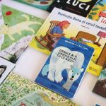 Programul Național „100 de povești citite” se extinde: 1.300 de grădinițe vor primi cărți și rafturi de lectură