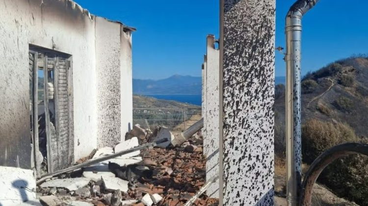 Drama unui cuplu: Incendiile devastatoare din Grecia le-au distrus casa de 300.000 de euro înainte să locuiască în ea