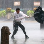 Un taifun-monstru a lovit China. Cod roșu, aproape un milion de oameni evacuați și mii de zboruri anulate
