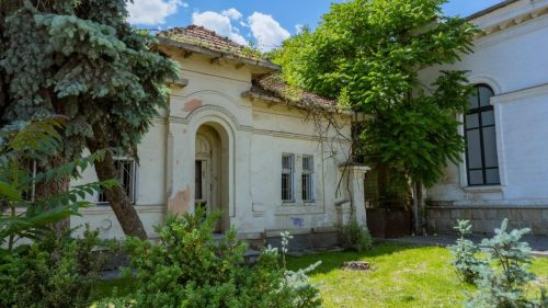FOTO Au demarat lucrările de reconstrucție a Centrului de Cultură „Eugen Doga” din Chișinău