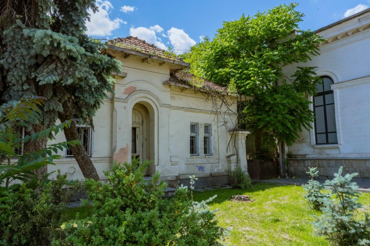 FOTO Au demarat lucrările de reconstrucție a Centrului de Cultură „Eugen Doga” din Chișinău