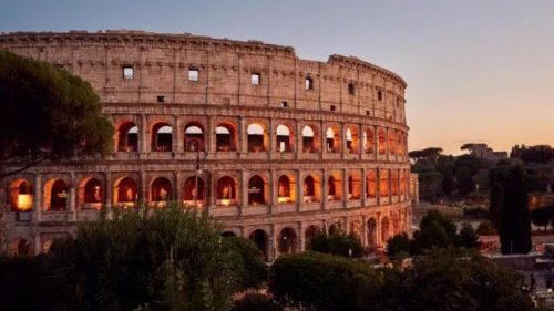 Colosseumul din Roma prelungește tururile nocturne. Programul ar putea continua până în septembrie