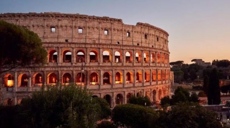 Colosseumul din Roma prelungește tururile nocturne. Programul ar putea continua până în septembrie