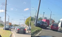 Accident rutier la cercul de la Petricani, în Chișinău. Un BMW s-a lovit cu un camion