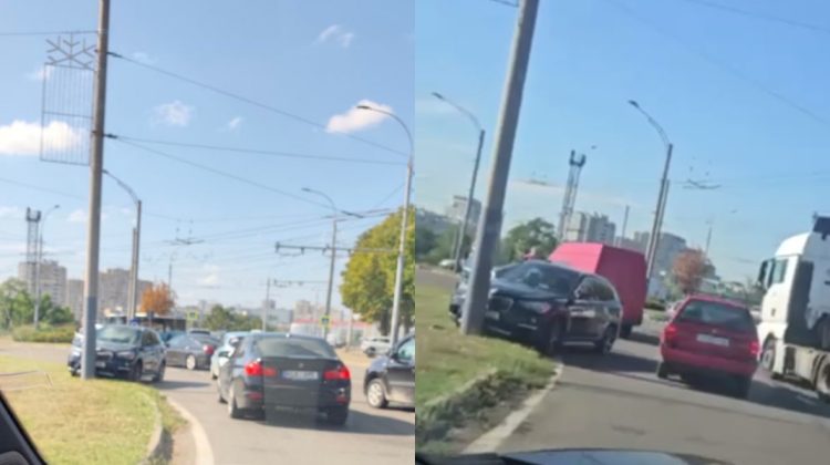 Accident rutier la cercul de la Petricani, în Chișinău. Un BMW s-a lovit cu un camion