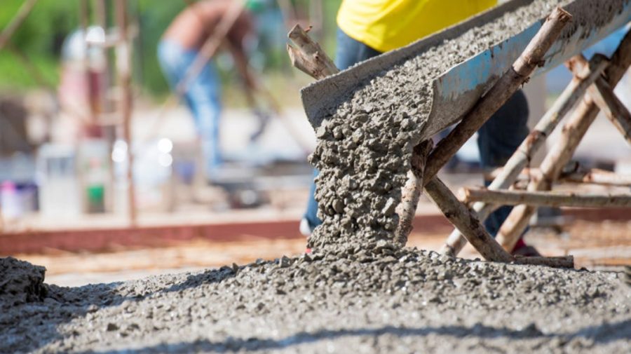 Războiul cimentului: Ucraina vinde ieftin în Moldova, dar ține cimentul moldovenesc la poartă cu o taxă de 94%