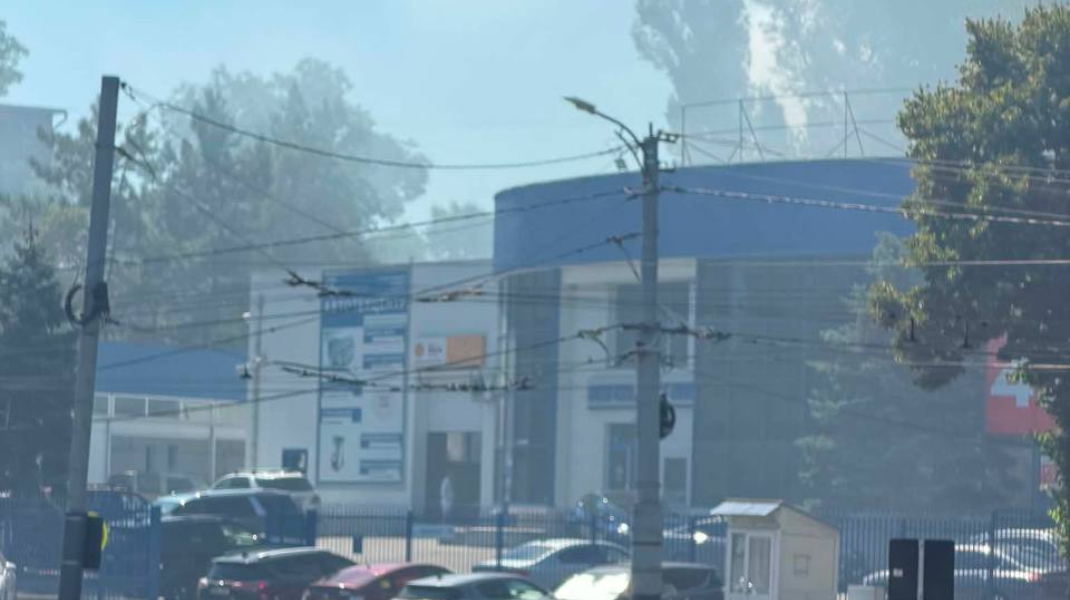 VIDEO Flăcări pe strada Muncești din capitală. Ce arde
