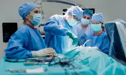 Premieră medicală: Inteligența artificială a ajutat neurochirurgii din Londra într-o operație pe creier