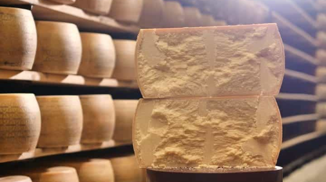 Parmezanul s-ar putea scumpi după canicula extremă din Italia