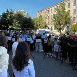 Protest în fața la ANRE din cauza majorării prețului la gaz: „Vrem să știm cum se formează acest preț”