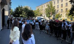 Protest în fața la ANRE din cauza majorării prețului la gaz: „Vrem să știm cum se formează acest preț”