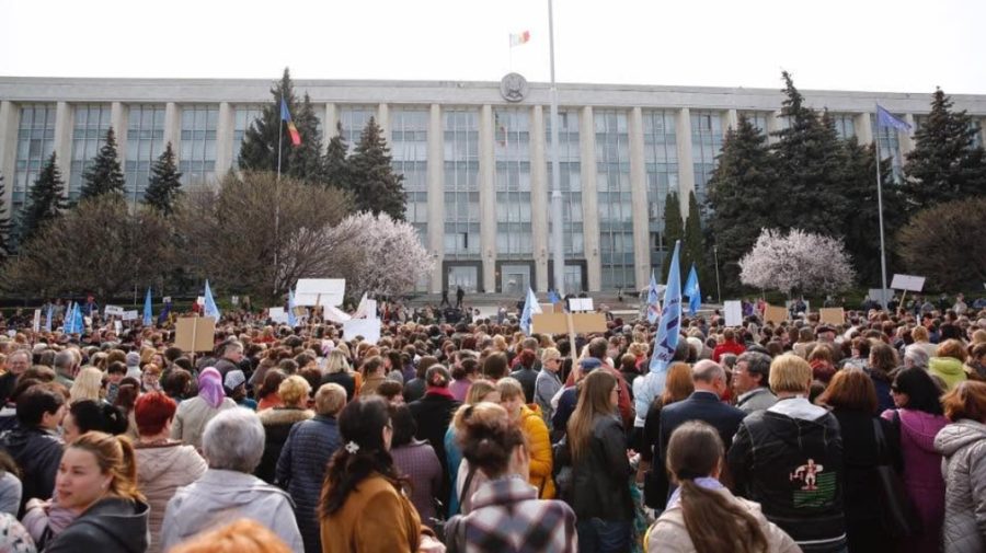 Furia profesorilor pe salarii ajunge în PMAN. Miercuri vor ieși la protest