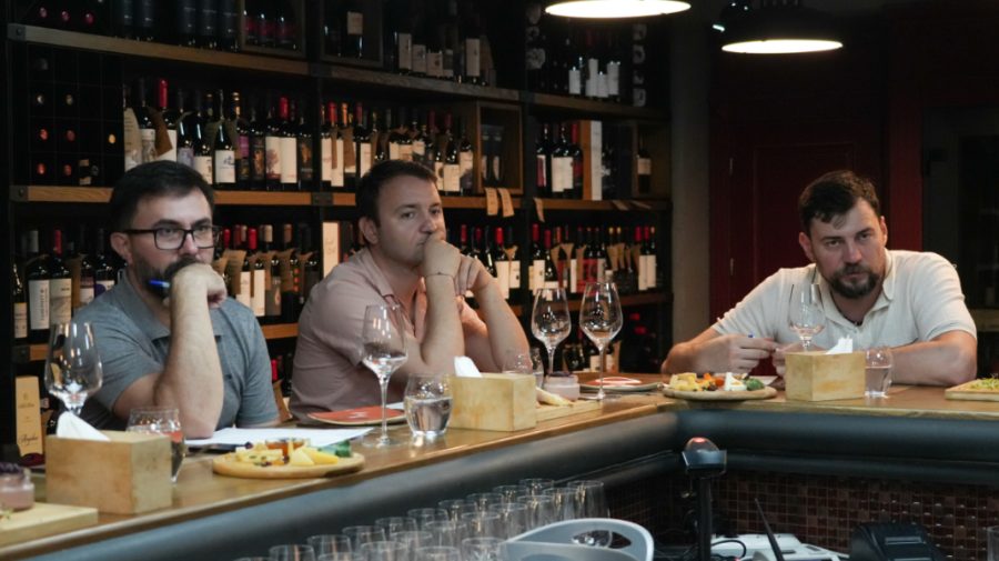 FOTO Cum are loc un antrenament de degustare a vinurilor? Sommelierii Moldovei se pregătesc de mondiale