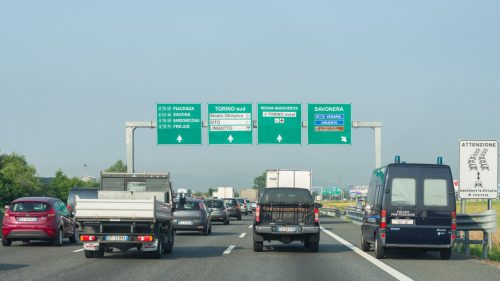 „Am crezut că doarme” – Doi români au mers 100 de km în Italia cu fiul lor mort pe bancheta din spate
