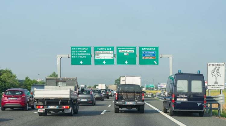 „Am crezut că doarme” – Doi români au mers 100 de km în Italia cu fiul lor mort pe bancheta din spate