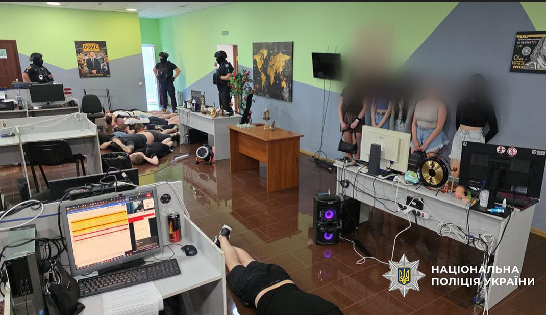 ”Suntem de la bancă”: 94 de call-centre de escroci depistate în Ucraina. Scenariile trase la indigo cu cele din Moldova
