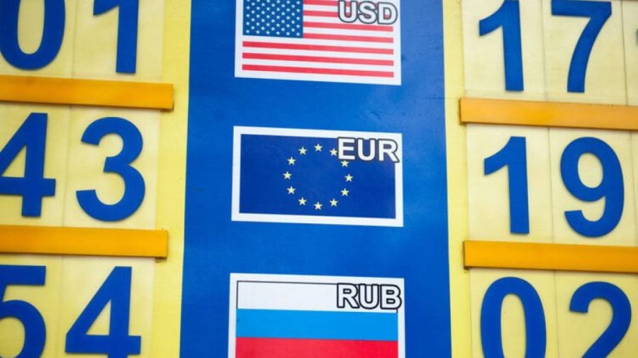 Euro și dolarul, în creștere la început de săptămână. Cursul valutar pentru 10 august